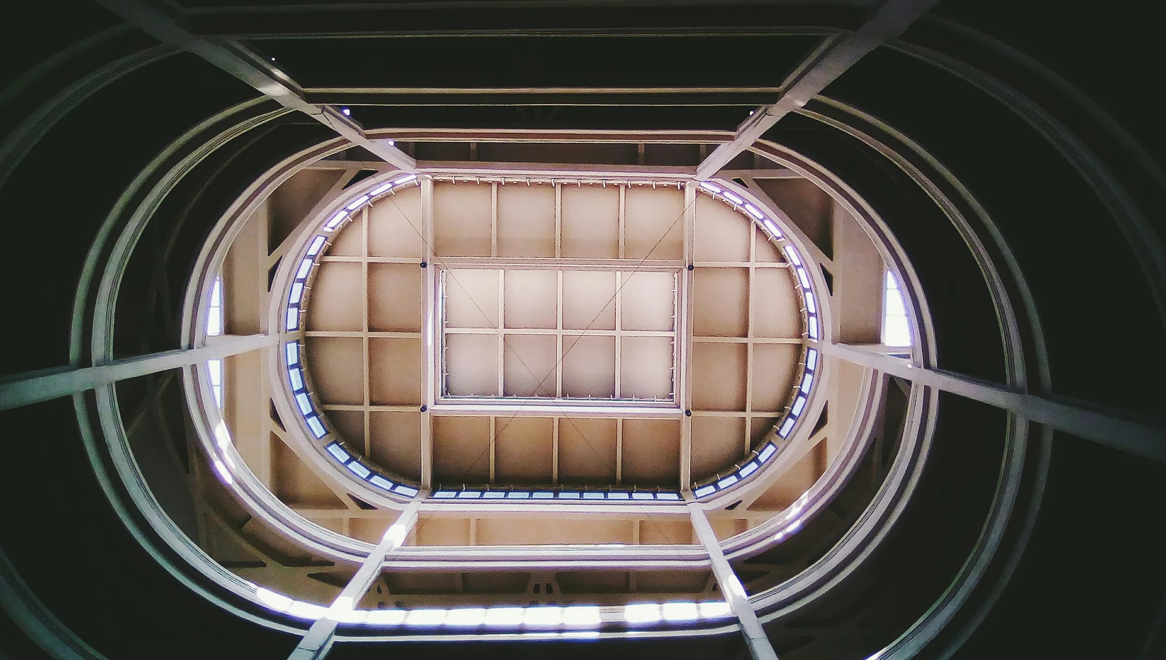 La bolla di vetro del Lingotto vista dall’alto, con le sue nervature