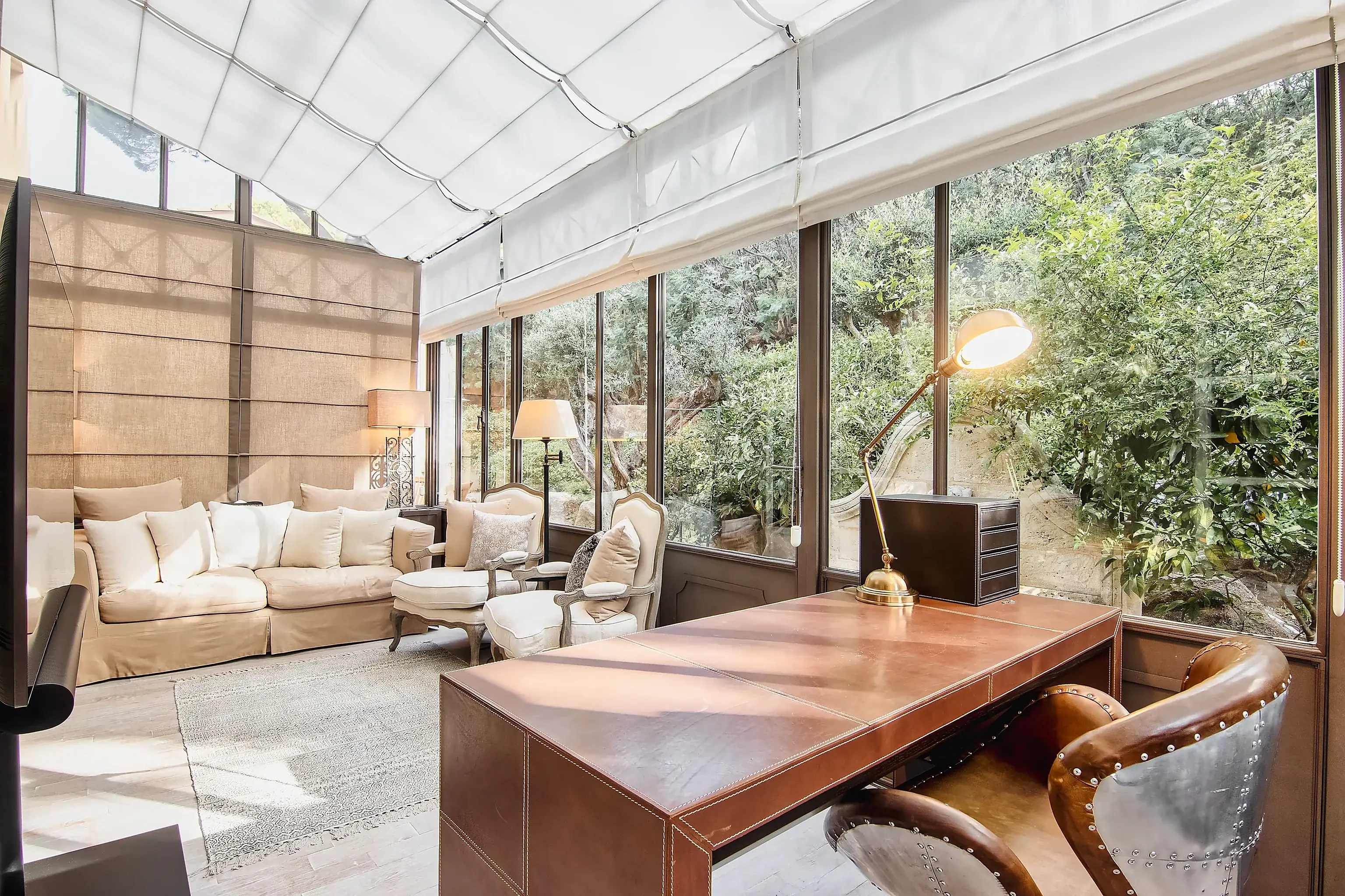 Il giardino d'inverno di una villa della selezione Maison Luxury in Costa Azzurra