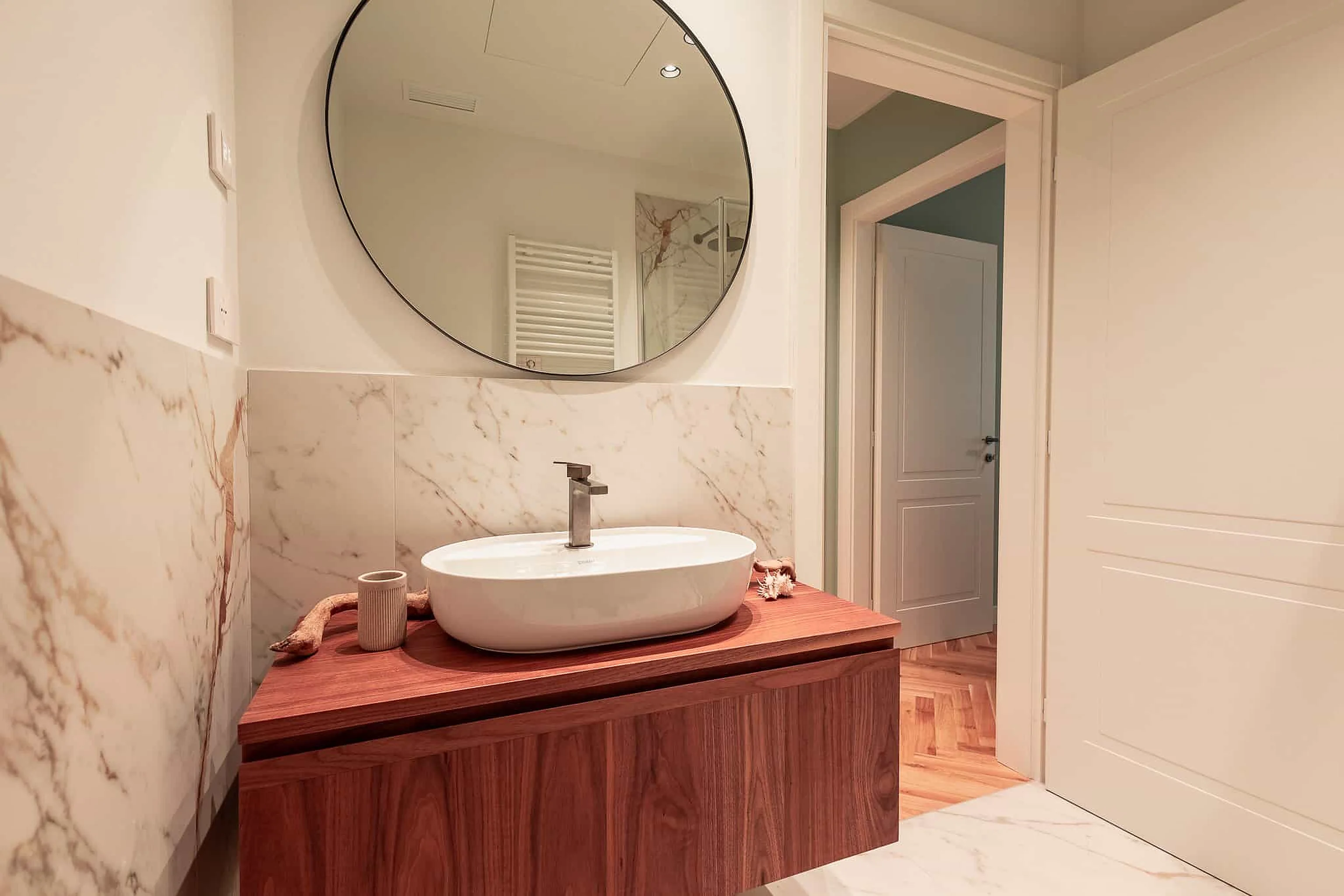 Bagno di un appartamento gestito da Maison Métropole a Torino, corso Buozzi